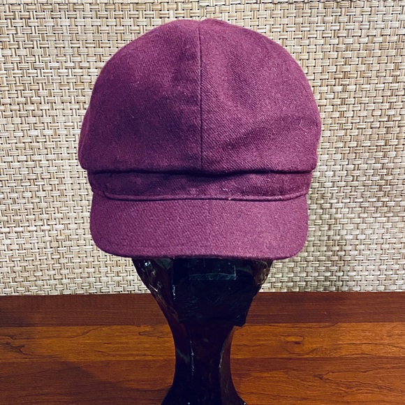 Juicy Couture Accessories - 🌟HP🌟Juicy Couture News Boy Cabbie Hat Purple